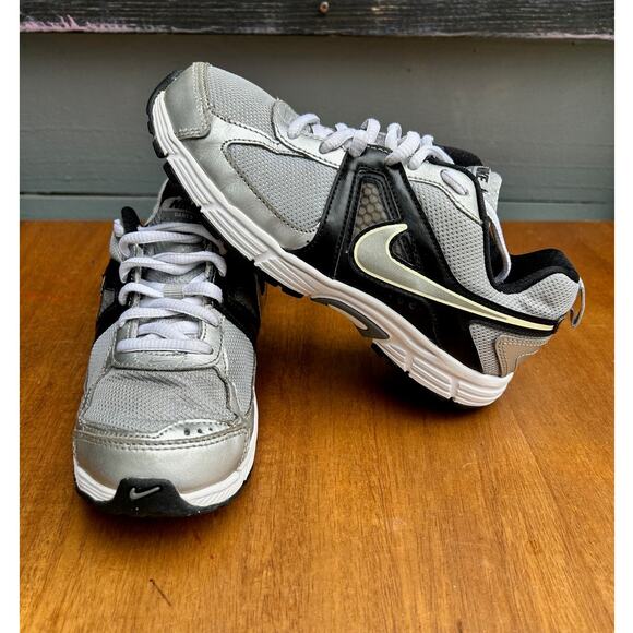 Nike Dart Youth Running Shoes Gray Black White Size 3Y Lightweight Sneakers - Picture 6 of 8